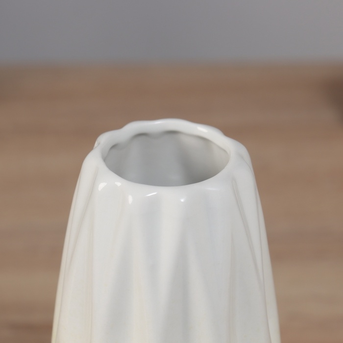 Ваза керамика настольная "Хайди" грани стиль, 20,5х6,5 см, бело-зелёный