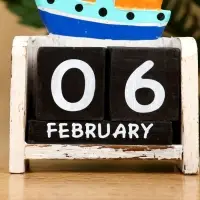 Календарь настольный "Парусник" дерево 11х5х16 см, цв. оранжевый