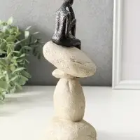 Сувенир полистоун "Абстракция. Мыслитель и сад камней" бронза с бежевым 12х9х25,5 см