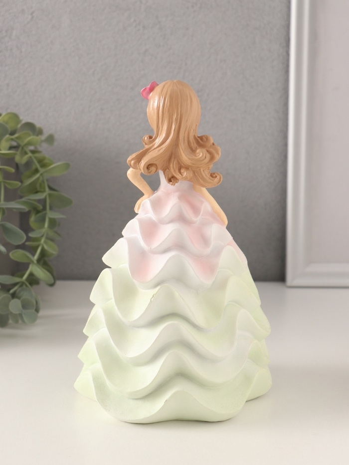 Сувенир полистоун "Девочка-зефирка" розово-зелёный 11,5х10,5х18,5 см