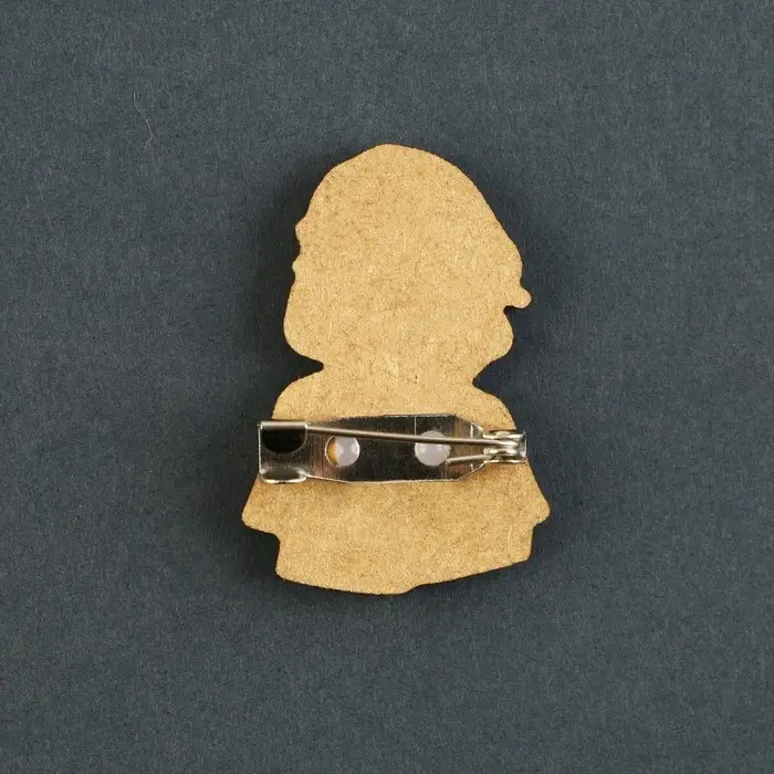 Значок деревянный &laquo;Рыжая девушка&raquo;, аниме, 2,4 х 3,4 см