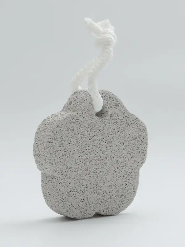 Пемза для педикюра &laquo;Цветок&raquo;, с подвесом, 7.5&times;7.5 см, в коробке, белая