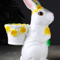 Фигура "Зайка с корзинкой кашпо" 15х25х38 см