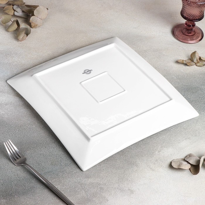 Блюдо фарфоровое для подачи Magistro &laquo;Квадрат Бланш&raquo;, d=30,5 см, цвет белый