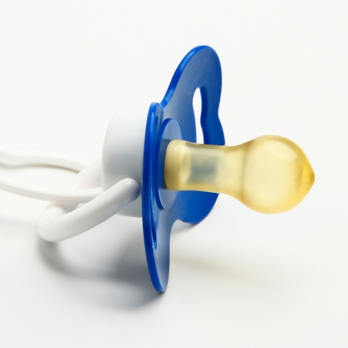 Соска - пустышка латексная классическая &laquo;Маленький джентльмен&raquo;, от 0 мес., с держателем, цвет синий