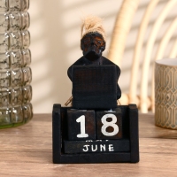 Сувенир календарь &laquo;Абориген с компьютером&raquo;, 15&times;11&times;10 см, дерево