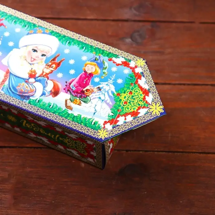 Подарочная коробка &laquo;Дед Мороз и Снегурочка&raquo; 20&times;10&times;6 см