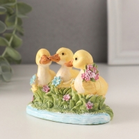 Сувенир полистоун "Утята в пруду с цветами" 9х5,5х6,5 см Сувенир полистоун "Утята в пруду с цветами" 9х5,5х6,5 см