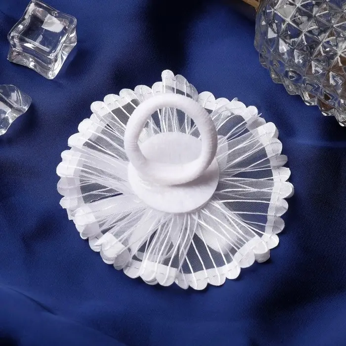 Резинка для волос бант &laquo;Школьница&raquo;, лучики серединка блеск, d=7 см, белая