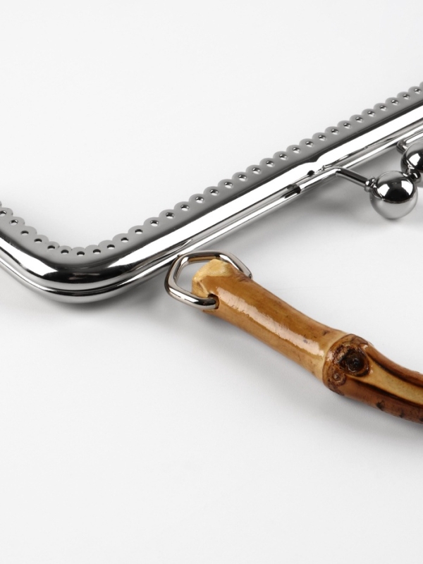 Фермуар пришивной, 21×9.5 см, с бамбуковой ручкой d=11×15.5 см, коричневый, серебристый Фермуар пришивной, 21×9.5 см, с бамбуковой ручкой d=11×15.5 см, коричневый, серебристый