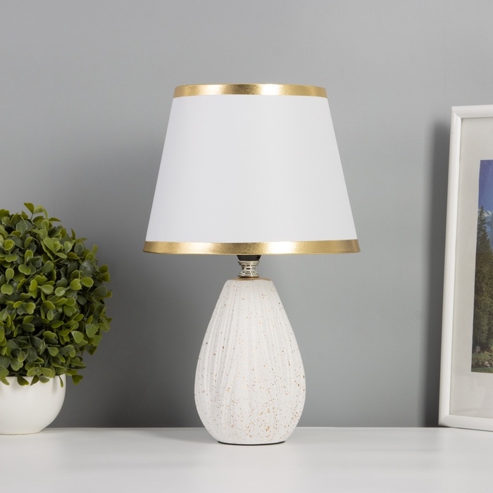 Лампа настольная "Нежность" 1х40Вт Е14 белый/золото 20х20х34см