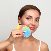 Набор спонжей для умывания &laquo;Мягкость&raquo;, d = 5,8 см, 4 шт, разноцветный