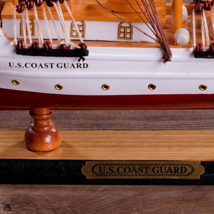 Корабль сувенирный &laquo;Проводник&raquo;, 3 мачты, белый борт, чёрная подставка, белые паруса