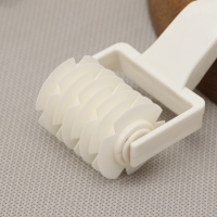 Валик для нарезки теста Доляна «Сетка», 20×7×4,5 см, цвет белый Валик для нарезки теста Доляна «Сетка», 20×7×4,5 см, цвет белый