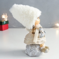 Сувенир полистоун "Девочка в пушистой шапке с пуделем" 7х10х17,5 см