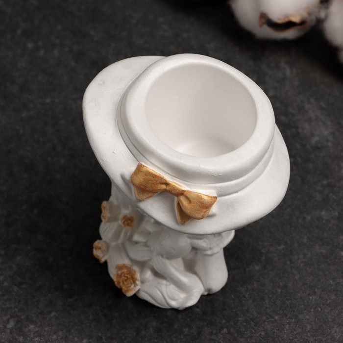 Подсвечник "Девочка в шляпе с зайкой" перламутровый, 8х8х9см