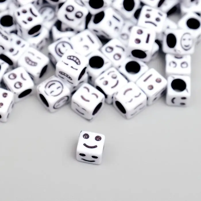 Бусины для творчества пластик "Смайлики на кубике" белые набор 20 гр 0,6х0,6 см
