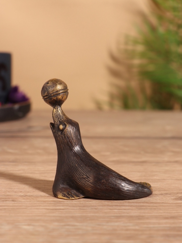 Сувенир бронза "Тюлень с мячом" 7х4х7 см
