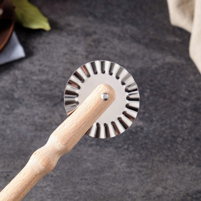 Нож для пиццы, 18 см, деревянная ручка