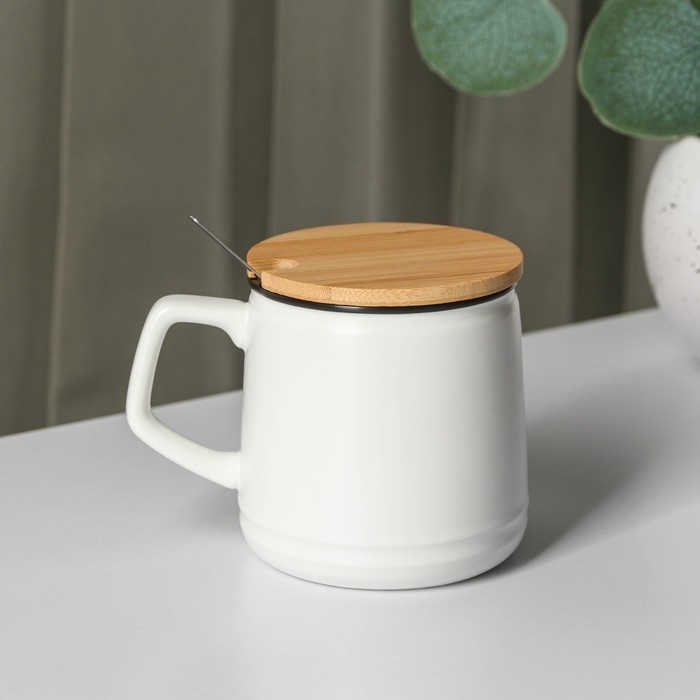 Кружка керамическая с крышкой и ложкой &laquo;Звезда&raquo;, 350 мл, цвет белый