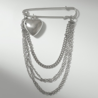 Булавка &laquo;Сердце&raquo; с цепочками, цвет серебро