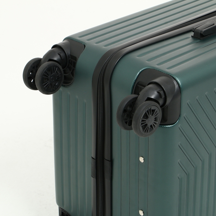 Чемодан средний 78 л (M), отдел на молнии, 4 колеса, цвет зелёный Чемодан средний 78 л (M), отдел на молнии, 4 колеса, цвет зелёный