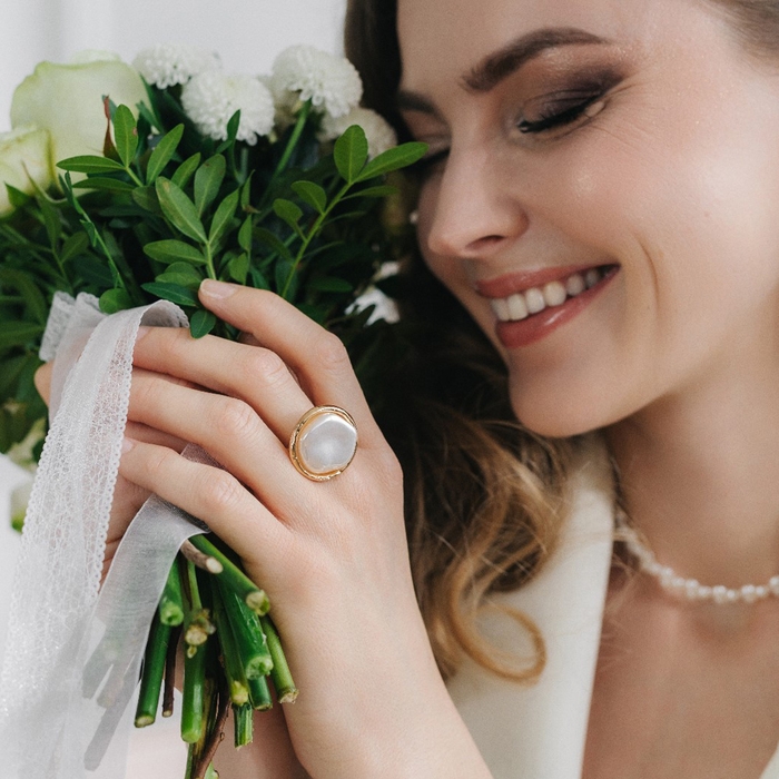 Кольцо «Перламутр» круг, цвет белый в золоте, безразмерное Кольцо «Перламутр» круг, цвет белый в золоте, безразмерное