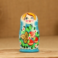 Матрёшка &laquo;Земляничка&raquo;, голубое платье, 3 кукольная, 10-12 см