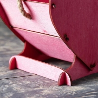 Кашпо деревянное 17.7×10.5×15 см уникальное "Сердце на двоих", ручка верёвка, бордовый Кашпо деревянное 17.7×10.5×15 см уникальное "Сердце на двоих", ручка верёвка, бордовый