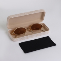 Футляр для очков на хлопушке, длина 15 см, цвет бежевый