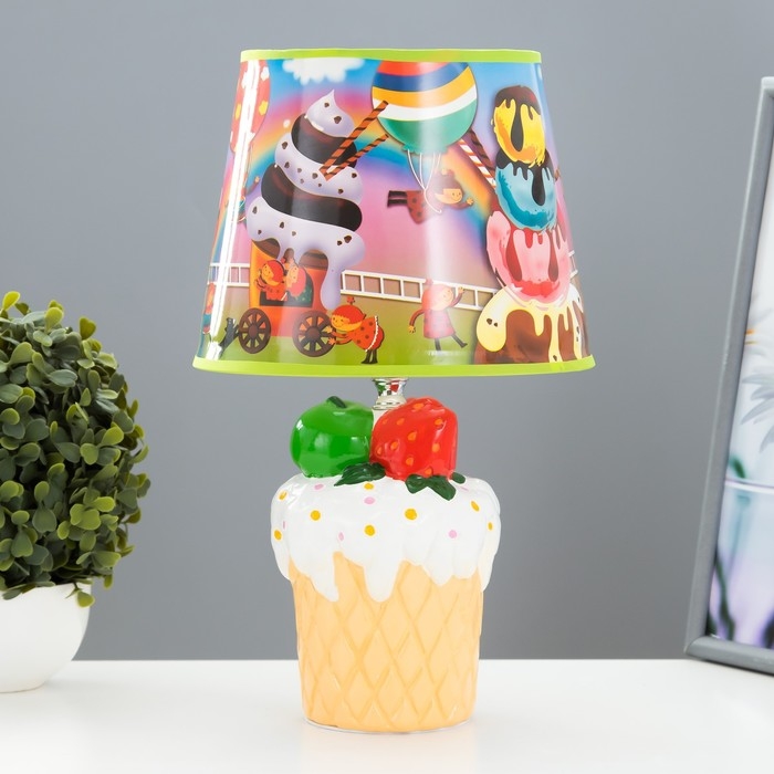 Настольная лампа Настольная лампа "Пирожное" Е14 40Вт МИКС 20х20х32,5 см RISALUX
