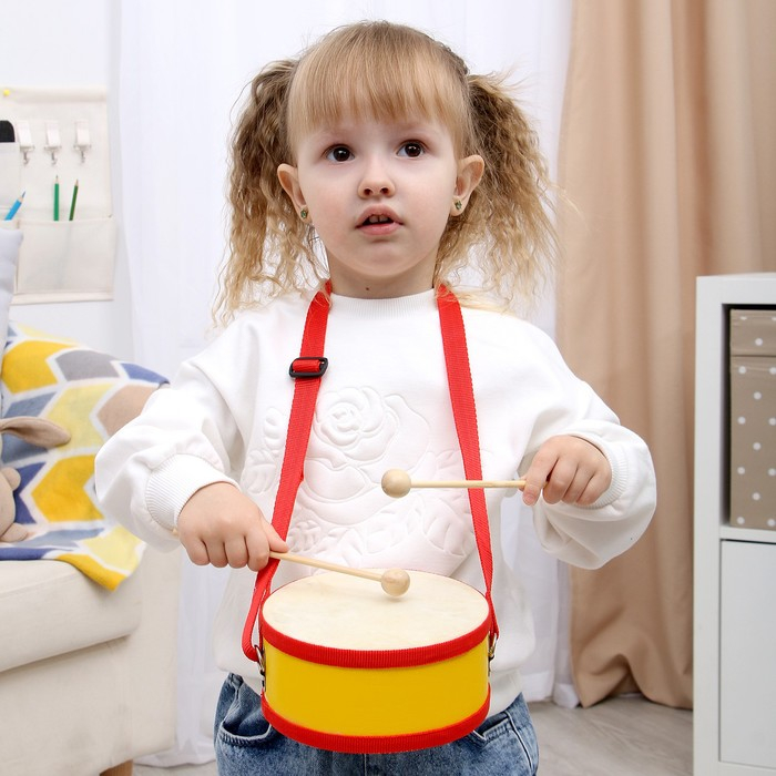 Игрушечный барабан, с палочками, на ленте, бумажная мембрана, размер: 15 × 15 × 7 см Игрушечный барабан, с палочками, на ленте, бумажная мембрана, размер: 15 × 15 × 7 см