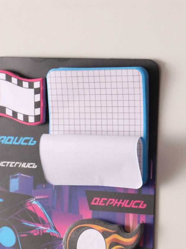 Магнит с блоком для записей и стикерами "Садись, пристегнись, держись" 10х12 см