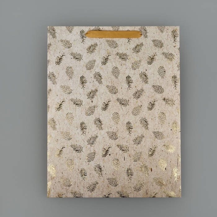 Пакет подарочный новогодний ламинированный &laquo;Шишки&raquo;, тиснение, L 31 х 40 х 11.5 см, Новый год