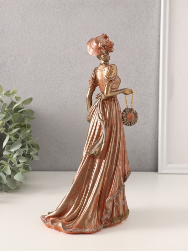Сувенир полистоун "Дама в платье со шлейфом, с сумочкой, в шляпке" 14х11х26 см