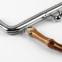 Фермуар пришивной, 21×9.5 см, с бамбуковой ручкой d=11×15.5 см, коричневый, серебристый Фермуар пришивной, 21×9.5 см, с бамбуковой ручкой d=11×15.5 см, коричневый, серебристый