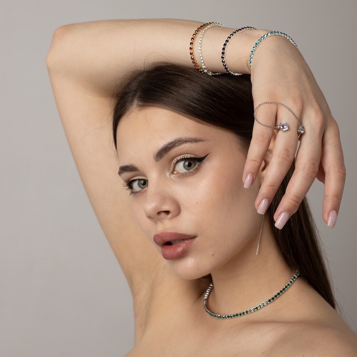 Браслет со стразами &laquo;Сияй&raquo; тонкая нить, цвет красный в золоте, 18 см