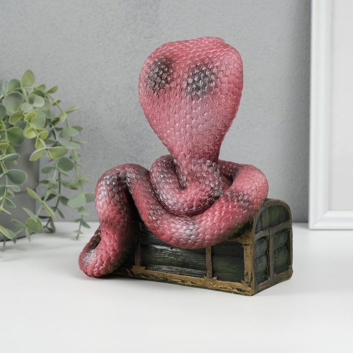 Новогодняя копилка Новогодняя копилка "Кобра на сундуке " 20 х 17 х 12 см, бордовый