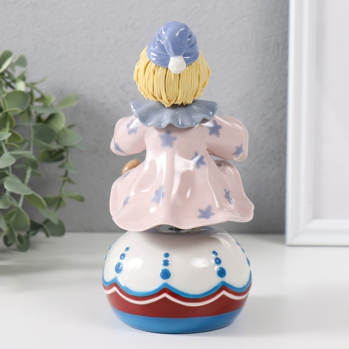 Сувенир керамика музыкальный Сувенир керамика музыкальный "Клоун с барабаном, сидит на чашке" 9,5х12,5х19,5 см