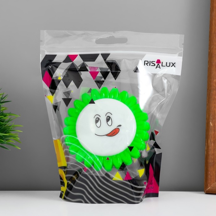 Ночник пластик от сети Ночник пластик от сети "Цветы на цветке" МИКС 7,5х7,5х2,7 см RISALUX