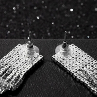 Серьги висячие со стразами &laquo;Водопад&raquo; на прямоугольнике, цвет белый в серебре, 12см