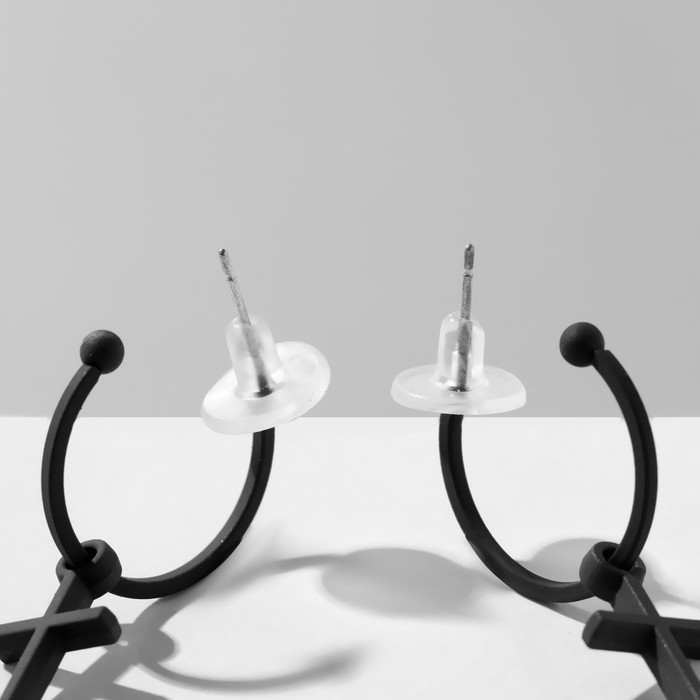 Серьги эмаль &laquo;Крестик&raquo; на кольце, цвет матовый чёрный