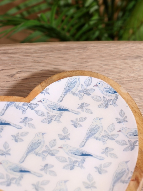 Блюдо в форме сердца &laquo;Синие птицы&raquo;, дерево манго, 20.5&times;20&times;2.3 см