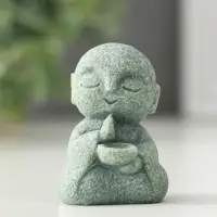 Сувенир песчаник "Маленький монах с чётками - священные писания" 3,3х4х7 см