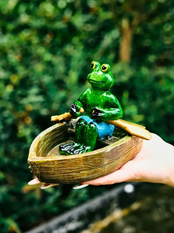 Садовая фигура 14 х 13 х 9,5 см "Лягушка в лодке" Водоплавающая