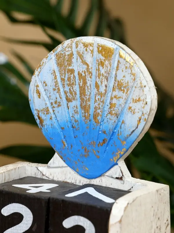 Календарь настольный "Морская ракушка" дерево 11х5х14 см, цв. бело-золотой