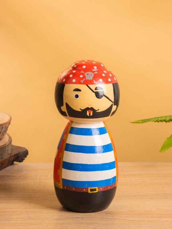 Деревянная кукла кокеши "Одноглазый пират" 9х9х21 см