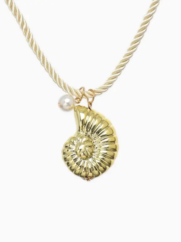 Кулон на жгуте текстильном "Ракушка", цвет бело-золотой