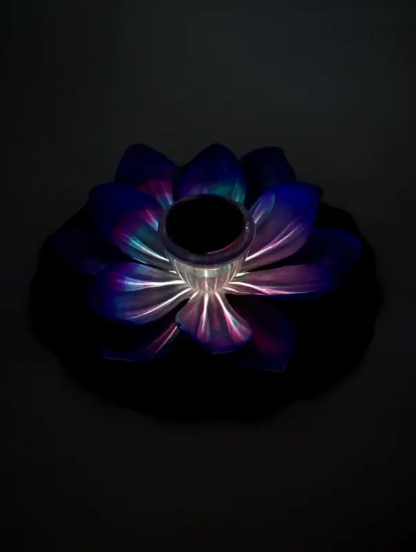 Садовый светильник для водоемов 28 х 28 х 9 см на солнечной бат-е "Лотос" фиол-ый N010