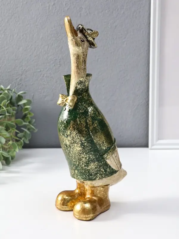 Сувенир полистоун "Гусь в шляпе и зелёном пальто" 9,5х13х30 см